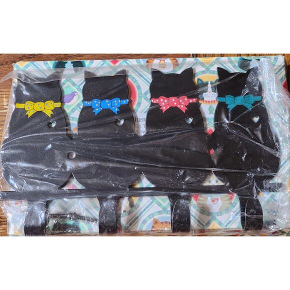 Cute Cat Wall Art Key Holder Hat Hooks 4 Cats With Bow Ties 8x5 Inch New - Picture 4 of 5